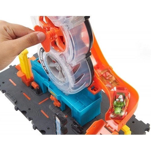 Hot Wheels garáž se závodními dráhami