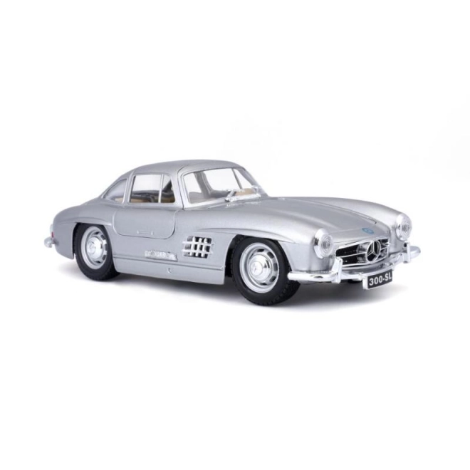 Bburago 1:24 Mercedes Benz 300SL stříbrná 18-22023