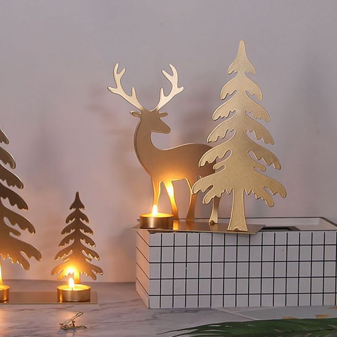 Zlatý dekorativní svícen - jelen s vánočním stromkem