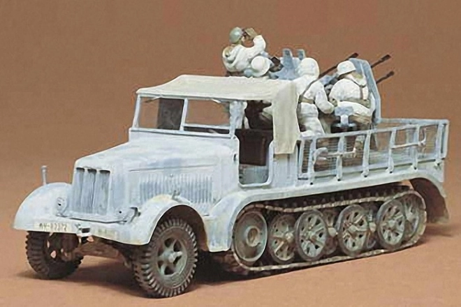 Německý polopásový tahač 8T Sd.Kfz. 7/1 od Tamiya