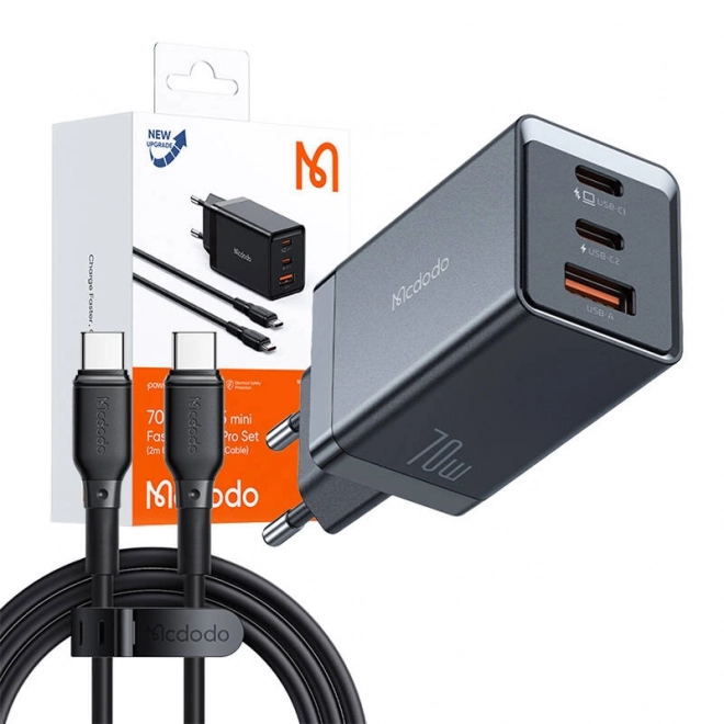 GaN Mcdodo CH-1543 síťová nabíječka, 2x USB-C, 1x USB, 67W + kabel USB-C na USB-C 2m (černý)