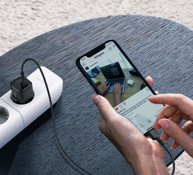 PA-B1 Černá síťová nabíječka Omnia Mini 1xUSB-C Power Delivery 20W 3A