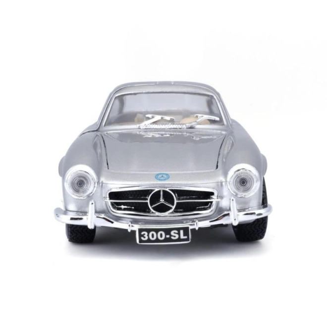 Bburago 1:24 Mercedes Benz 300SL stříbrná 18-22023