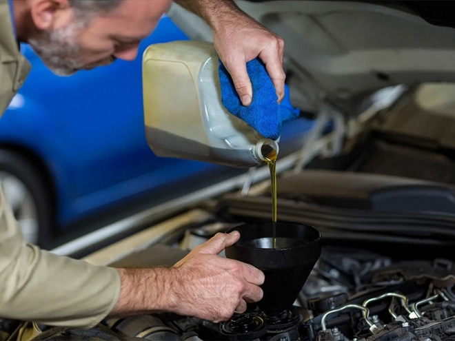 Trychtýř na olej do automobilu se sítkem