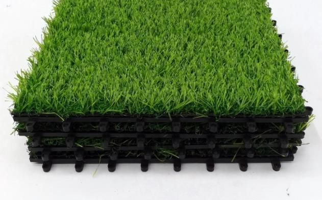 Umělý trávník v dlaždicích 30x30cm - zelený typ 2