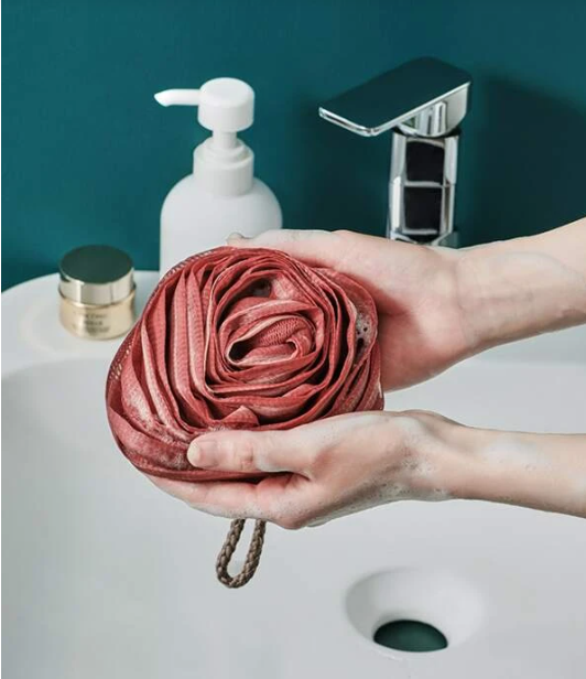 Podložka, koupelová houba ve tvaru růže - červená