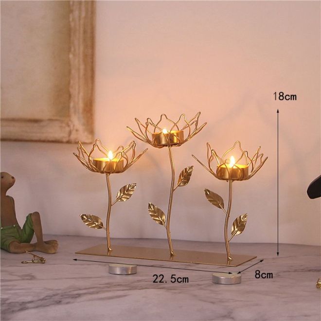 Zlatý dekorativní svícen - tři tulipány