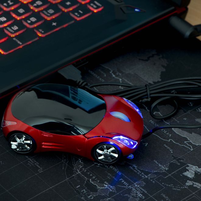 Počítačová myš ve tvaru auta