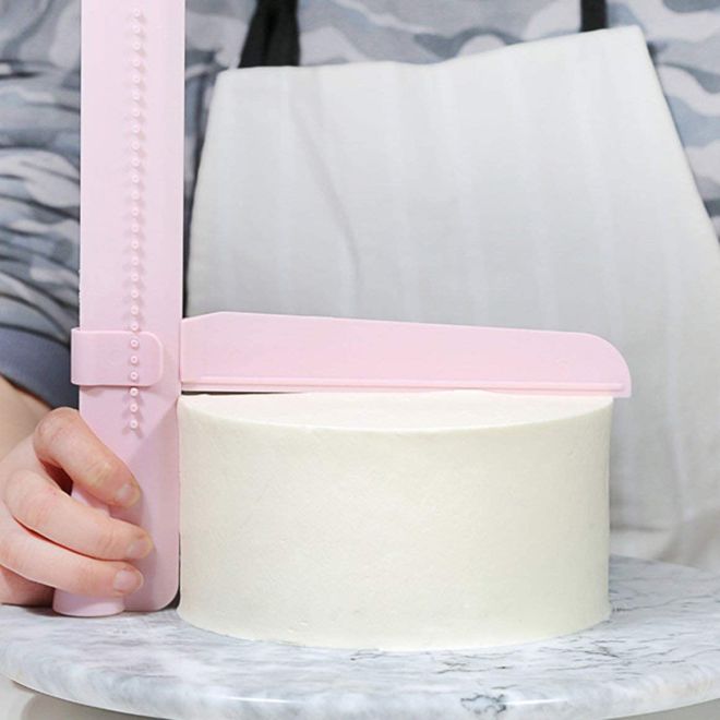 Nastavitelná stěrka na dortový krém