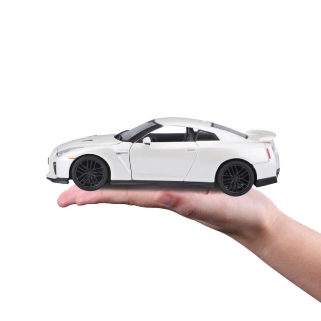 Bburago 1:24 Nissan GT-R Metallic 18-21082 – Bílý