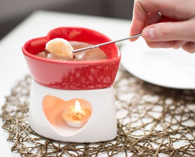 Romantické čokoládové fondue ve tvaru srdce - červené