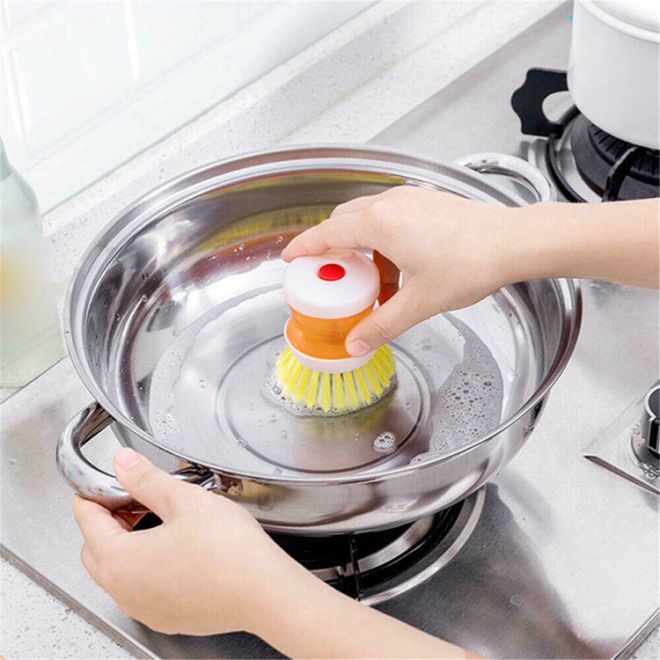 Dávkovač tekutiny na kuchyňské kartáče na mytí nádobí
