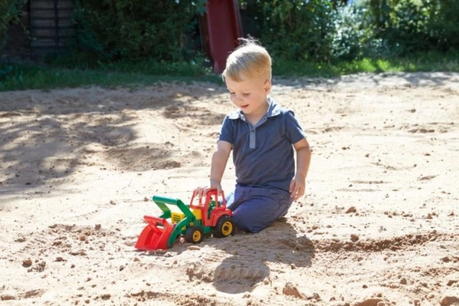 Aktivní traktor se lžící