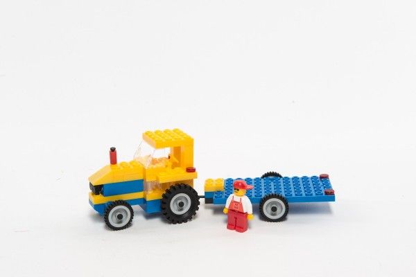 Stavebnice Cheva - Traktor s vlekem 84 ks