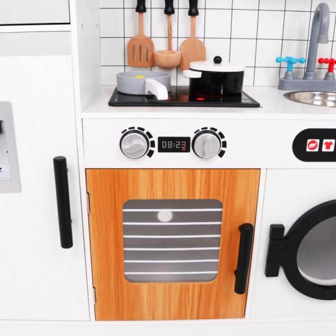 Velká bílá dřevěná kuchyňka se zvukovými a světelnými efekty