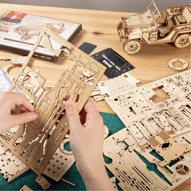 Armádní džíp - 3D dřevěné puzzle